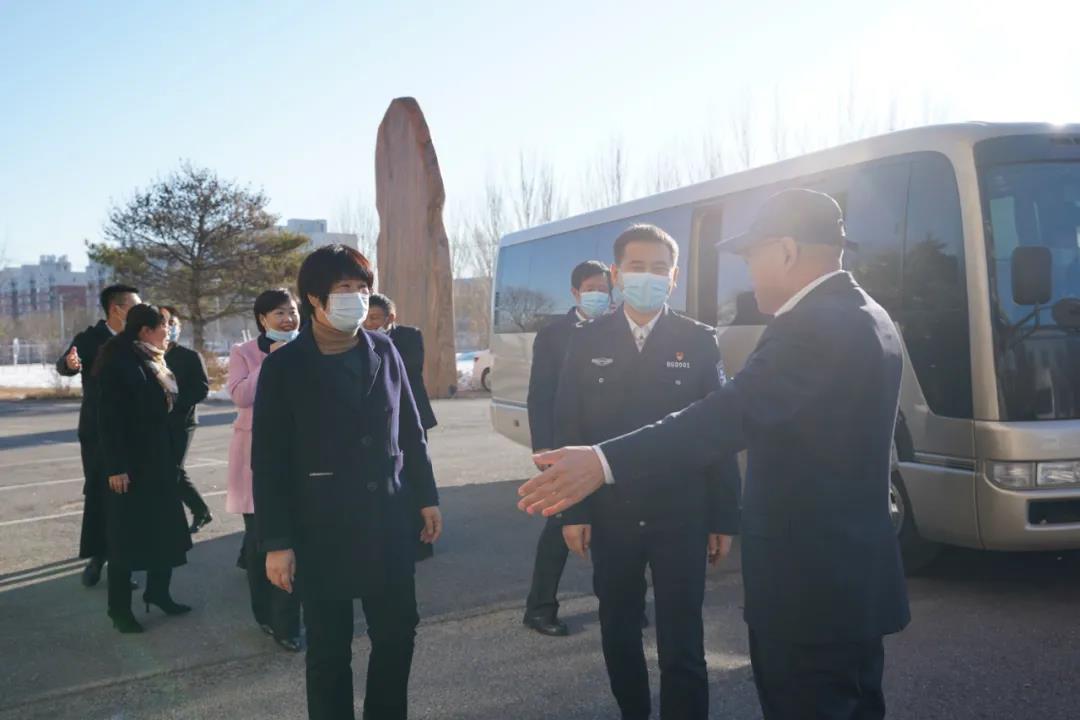 朝陽副市長、市公安局黨委書記、局長趙丕顯帶隊(duì)參觀冰河集團(tuán)