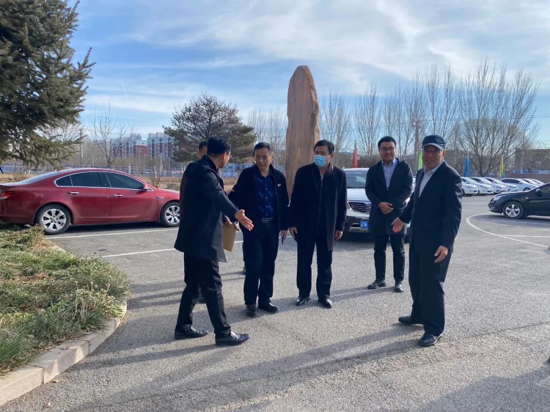 省工信廳結(jié)構(gòu)調(diào)整處長孫立新一行調(diào)研冰河集團(tuán) 